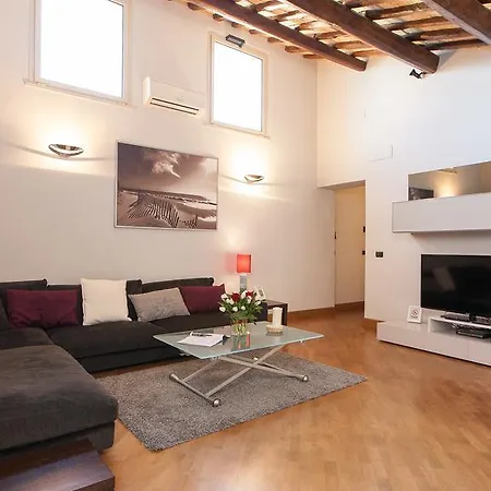 Giunone Lucina Apartment